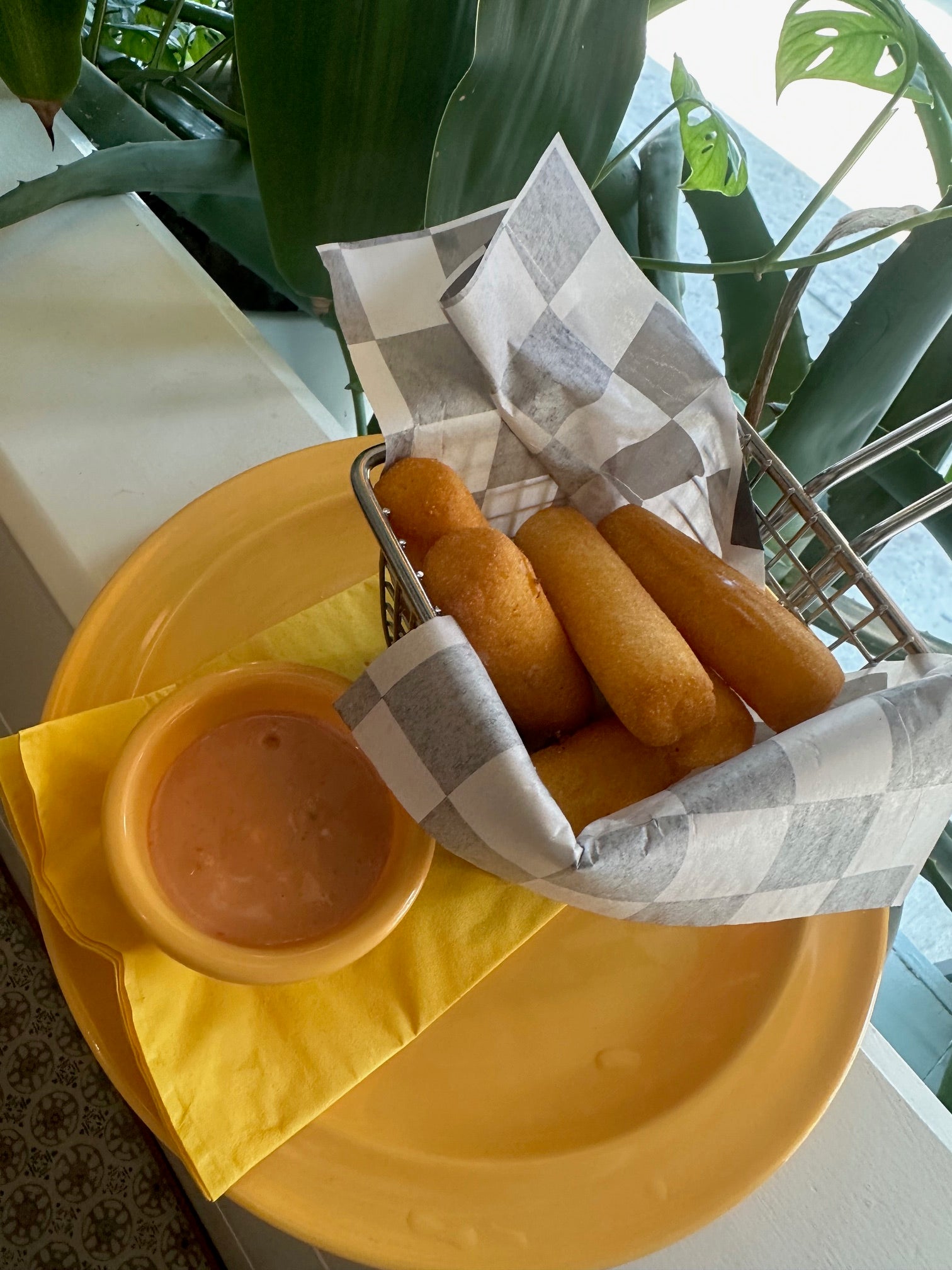 SORRULLITOS DE MAIZ RELLENOS DE QUESO (Corn Fritters Stuffed with cheese)